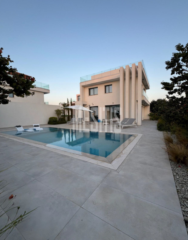 detachedHouse-9a1cffca-de9a-4453-952d-2544908f285e_Wtr.png