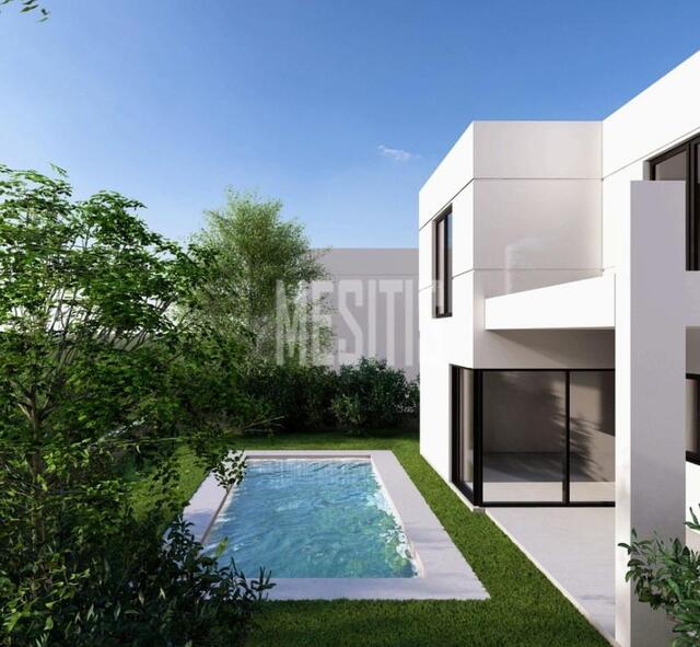 detachedHouse-e4cc1304-d582-415b-9fb1-7fcd6a5e3c84_Wtr.jpg