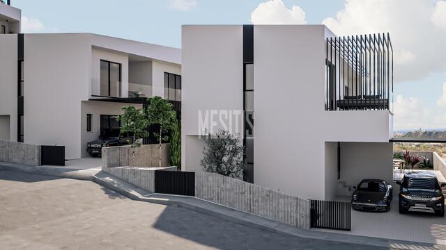 For Sale: Luxury 4 Bedroom Villa with Panoramic Views in Germasogeia – photo 1