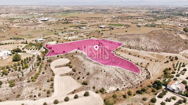 land-939f6bce-0807-4113-94e5-5514828ee326_Wtr.jpg