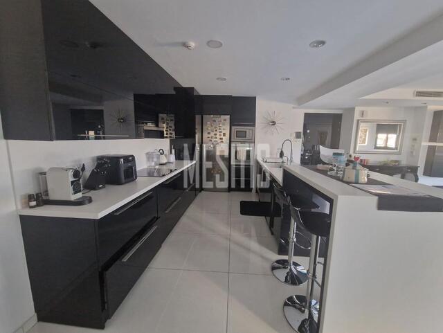 apartment-18639687-09db-4d6b-9651-b4c133194032_Wtr.jpeg
