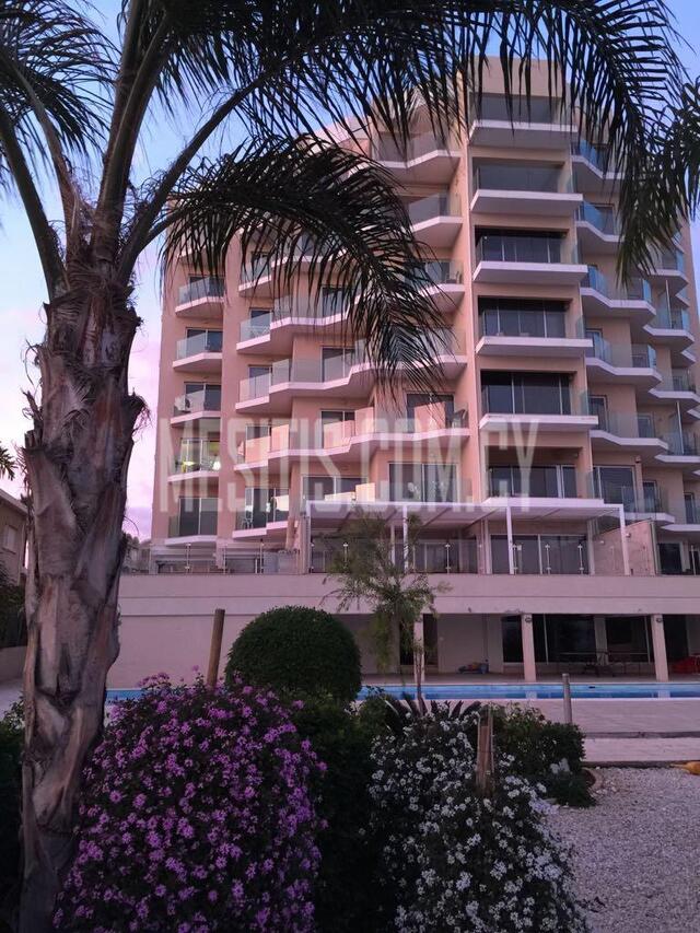 apartment-c3b220ff-bf01-40a6-ad4b-0e2687af01e8_Wtr.jpeg