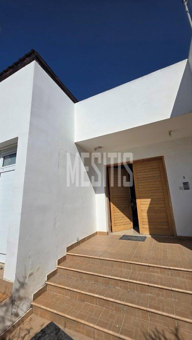 detachedHouse-3e7d7126-4928-4ce6-8a10-6d1f2c9f69ba_Wtr.jpg
