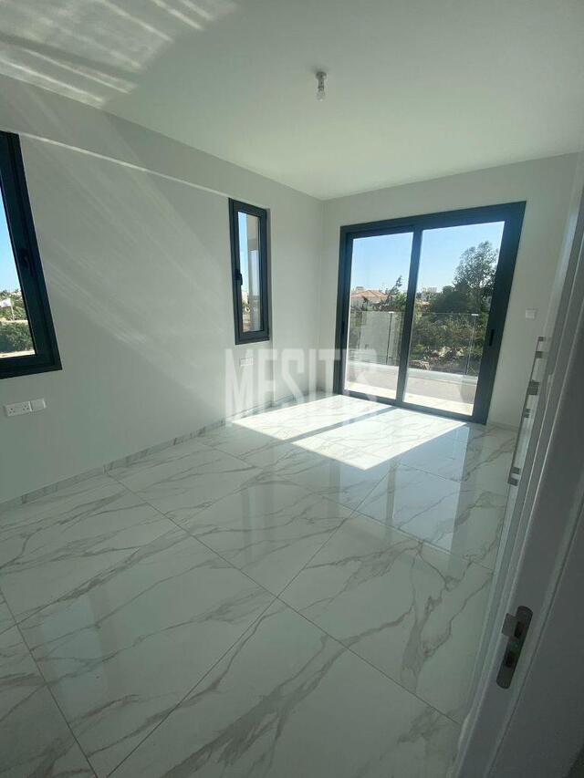apartment-51bbb5e8-7c05-4795-8381-93e5850cbe73_Wtr.jpg
