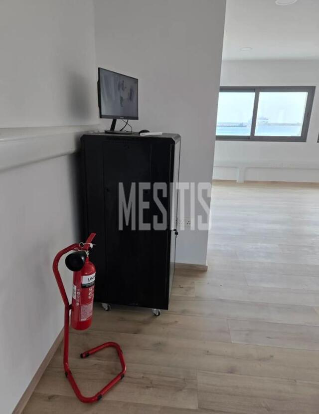 office-e5f578b9-5a20-4902-94a8-71c47334d310_Wtr.jpg