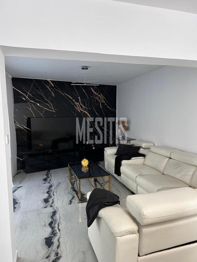 detachedHouse-ce3ce274-70ca-4522-abed-cd7f7f94c673_Wtr.jpeg