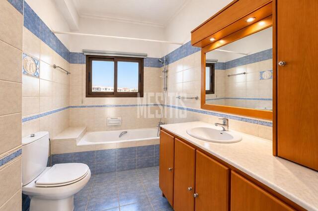 For Rent: Spacious 3 Bedroom Upper House with Attic in Mesa Geitonia – photo 8