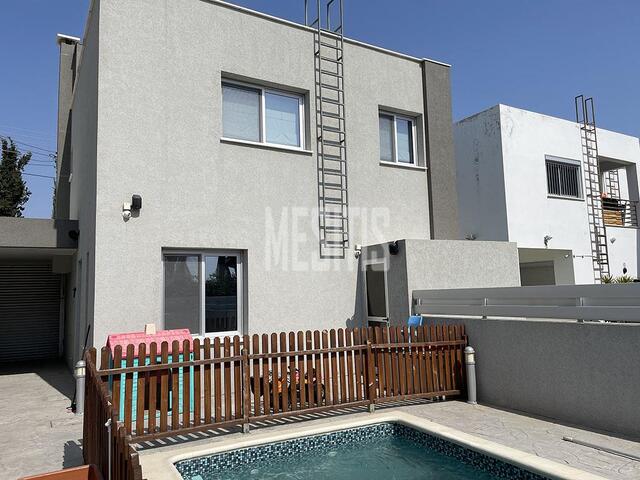 detachedHouse-da99e71e-313a-4480-adf6-19d96b93ee79_Wtr.jpeg