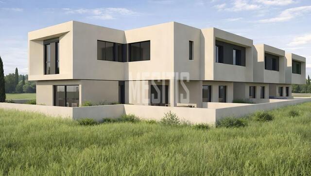 detachedHouse-f7b39342-bd8c-4112-b31e-1a28665b8308_Wtr.jpg