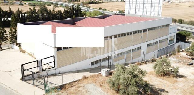 warehouse-5f2039f2-dbf3-447c-8c7f-baf630f3f4c0_Wtr.jpeg
