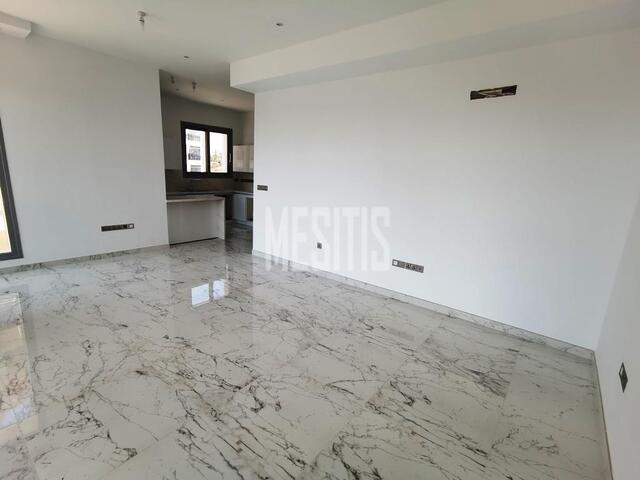 apartment-f512fff0-ee0b-4845-aff7-38a19808ebf6_Wtr.jpg