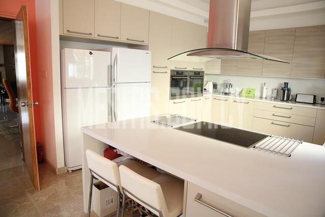 detachedHouse-c353e0f7-1264-4bd5-a5ba-ae8826da19d3_Wtr.jpeg