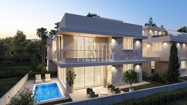 detachedHouse-8aa5c624-74c0-432f-9aad-951b4380387f_Wtr.jpg