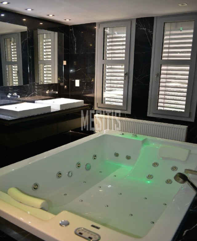 detachedHouse-ebc78bde-18e0-4268-9d6a-c0cec7d9f6e6_Wtr.png