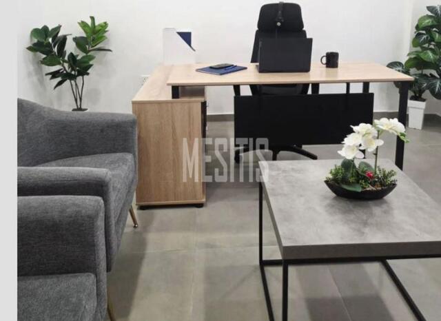 office-5b100dde-98d7-499b-acbe-cc0f8adffe28_Wtr.jpg