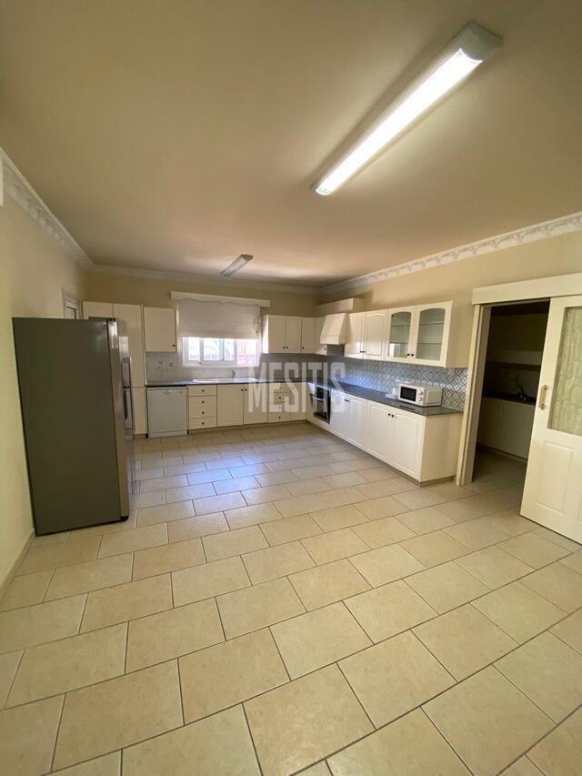 detachedHouse-25068d38-ffb2-4823-97a7-72a42325cbd8_Wtr.jpeg