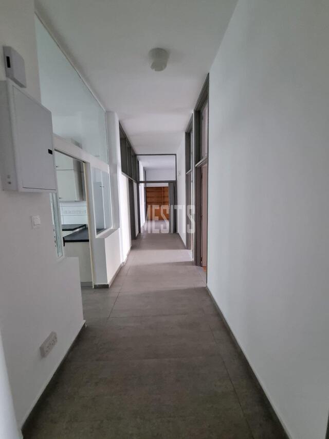 office-8d789d8c-9147-4120-a74d-3334b728f819_Wtr.jpeg