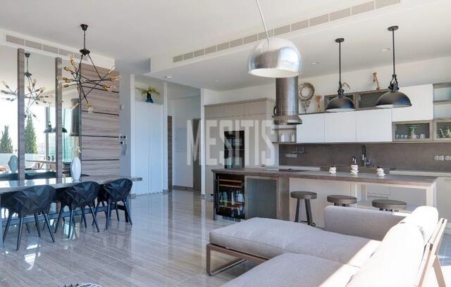 apartment-1bdf232c-b58c-4d34-a9d5-d07825c82bec_Wtr.jpeg