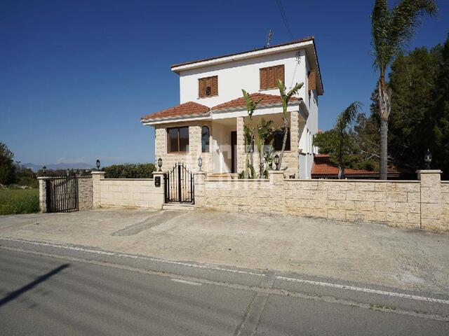 4 bedroom Detached house in Ergates Nicosia – photo 1
