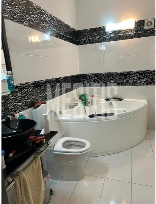 detachedHouse-b755905d-b405-4d38-b2b0-572c8665f9e8_Wtr.jpg