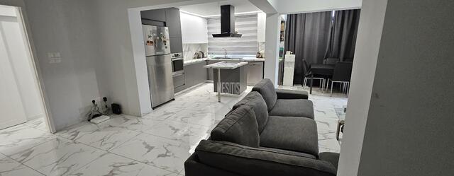 apartment-20d75c5d-ba40-4bf3-b869-6f0f9dd28754_Wtr.jpeg