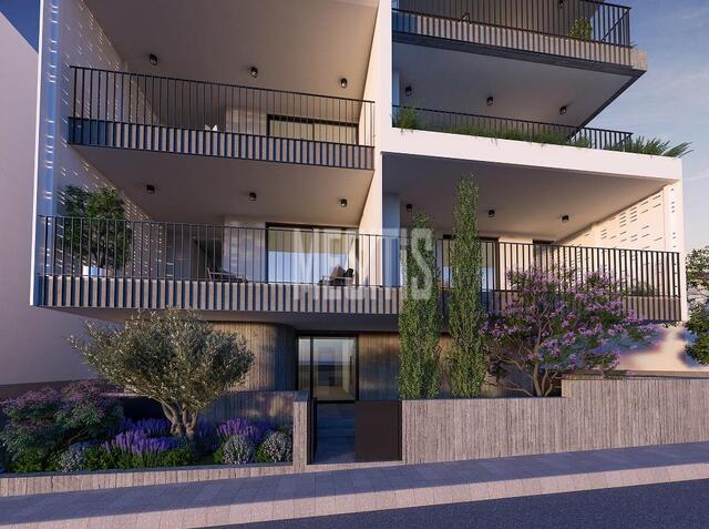 apartment-358e2bd2-f58a-4e1b-8c5b-4fc1edd3b263_Wtr.jpeg