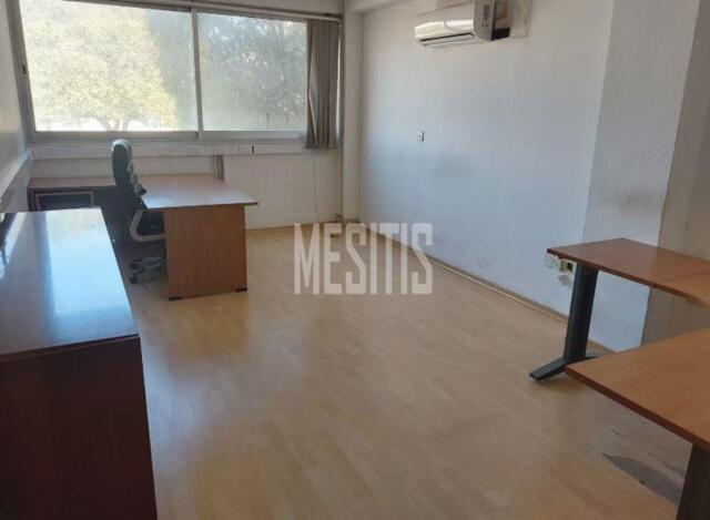 office-6ef35ab2-1508-42c0-af54-a94742a477e3_Wtr.jpg