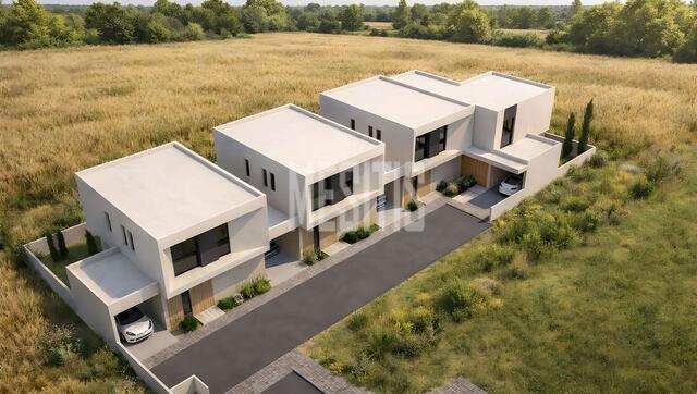 detachedHouse-68c0baa0-f201-4aef-bcc5-26cb529c8a1c_Wtr.jpg