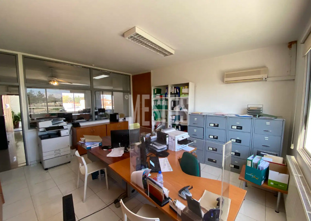 office-9eb13d1e-a13b-4ff8-9377-c9035ec0821e_Wtr.png
