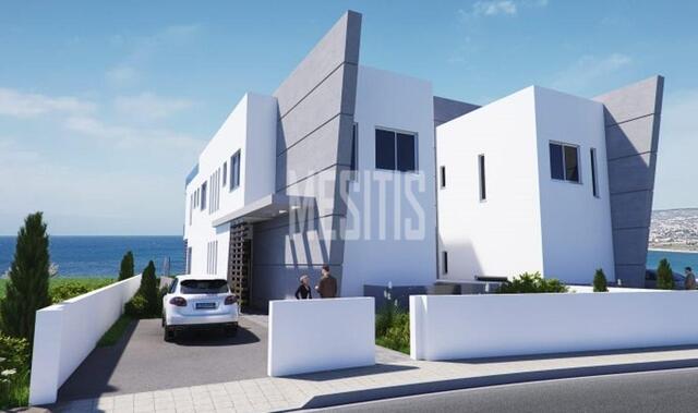 detachedHouse-7174d60f-d381-48c2-91f6-db218eccca79_Wtr.jpeg