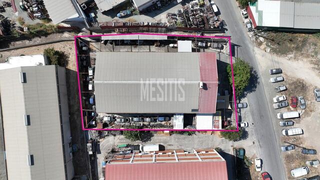 warehouse-e5b29da4-7e43-4bc1-86f0-9c7d1735b9a9_Wtr.jpeg