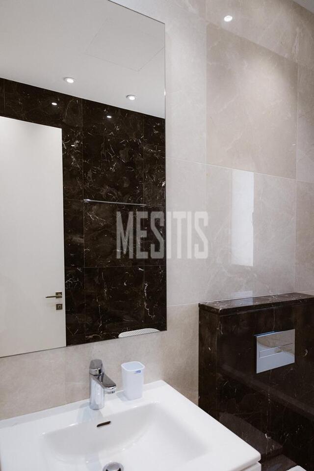 apartment-bbc80716-faab-4c2f-907a-7915af50f159_Wtr.jpeg