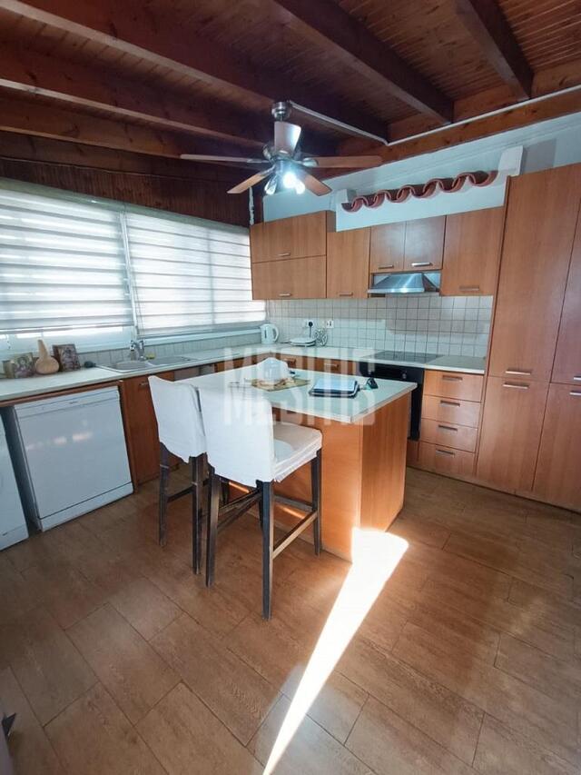 apartment-da4d133e-cb81-4eac-aa40-a321c7d08d8a_Wtr.jpg