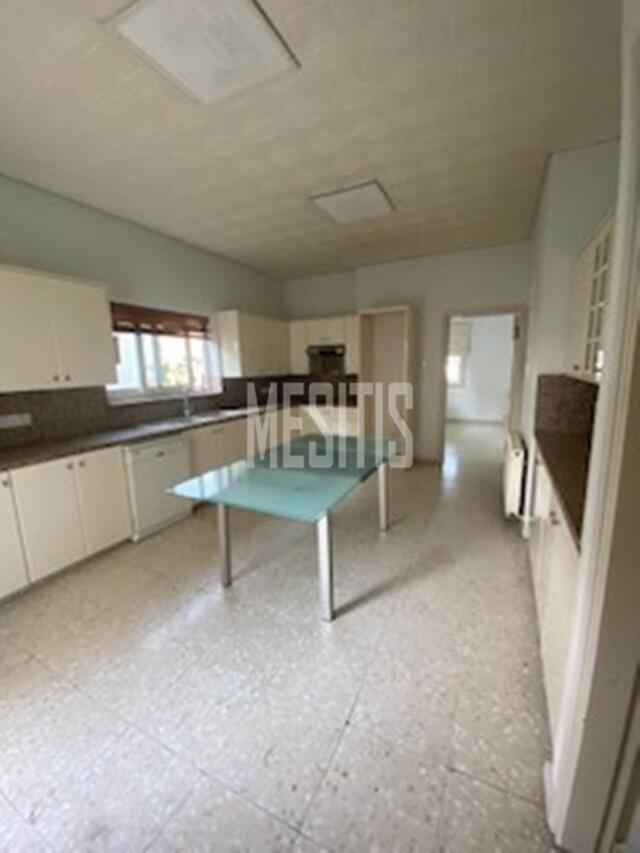 apartment-81bf23af-fa58-448e-add1-2c329f21a606_Wtr.jpeg