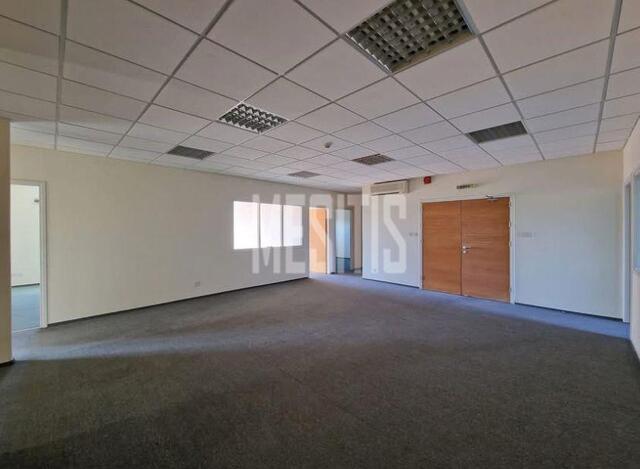 office-6d519fd3-4b94-4ecb-93ad-e3cd51febbb1_Wtr.jpeg