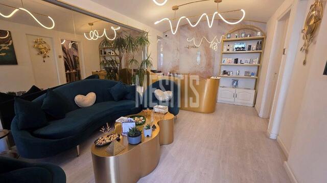 office-48043e3b-31f5-4d80-954e-d7b69209f802_Wtr.jpg