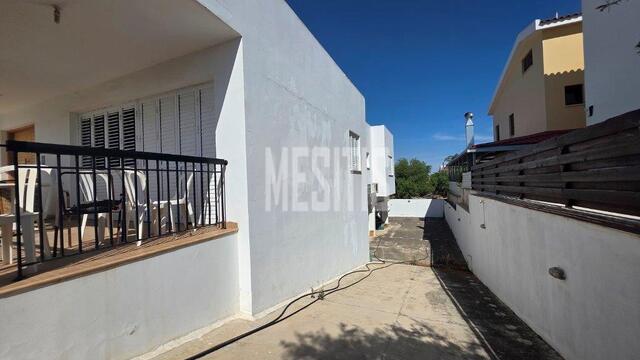 detachedHouse-b28b1f83-d984-40bb-94aa-62c1edd8390d_Wtr.jpg