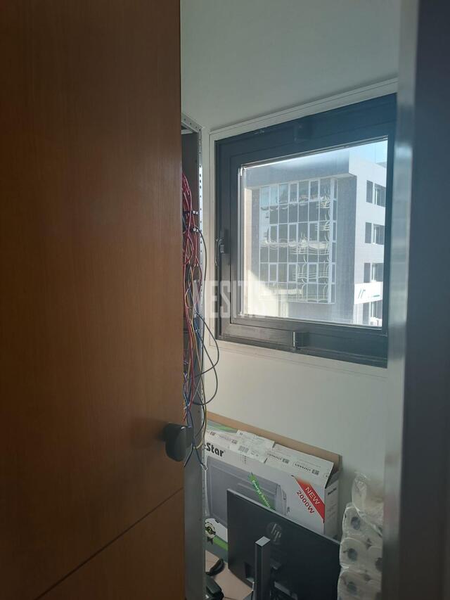 office-fc171ad8-afa6-40c7-9e22-5f8d8e307048_Wtr.jpeg