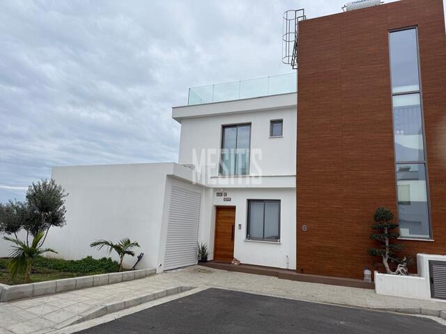detachedHouse-27c586d6-9381-4872-a914-e577ccc05daa_Wtr.jpg