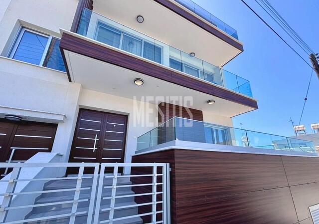 detachedHouse-1d1b30e3-4338-4765-82d1-9502d03d331d_Wtr.jpeg