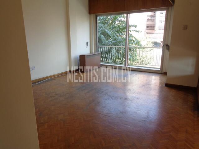 apartment-9c6fa61b-01ec-4011-a74b-c6030fe32cb2_Wtr.jpeg