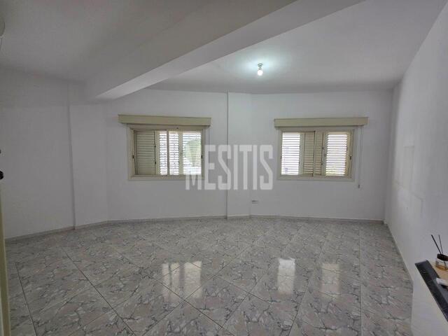apartment-a97c6b16-34b7-4a8a-9705-eb08fe5e5924_Wtr.jpg