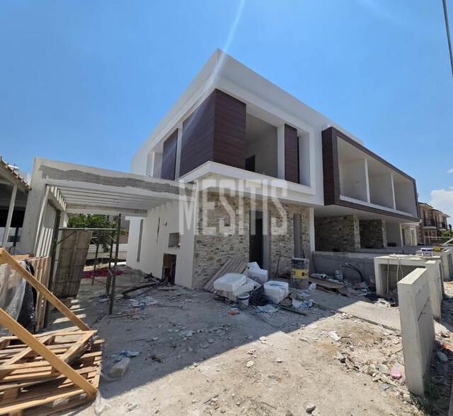 detachedHouse-1cf320c9-2fe7-466c-984d-2b0cf4bc3755_Wtr.jpg