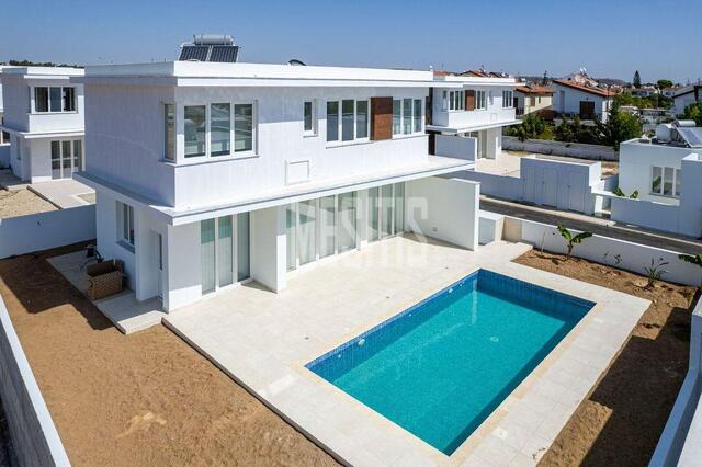 detachedHouse-fc3b6c85-8feb-4c46-abd0-b2b0944505dd_Wtr.jpeg