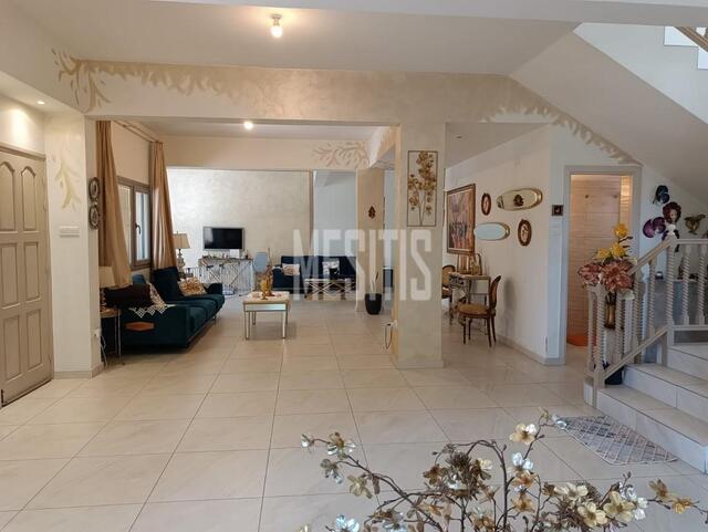 detachedHouse-4a8cf376-62da-4173-8dd1-37918937cb2d_Wtr.jpg
