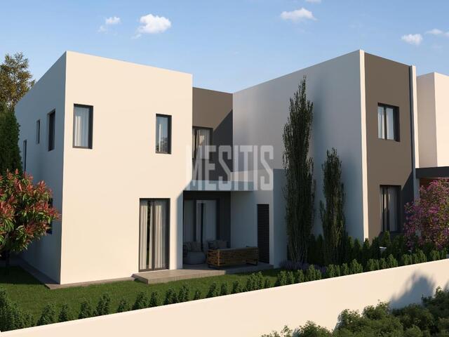 detachedHouse-8b715a8e-83de-4cc5-8fb5-104f9b292a62_Wtr.jpeg
