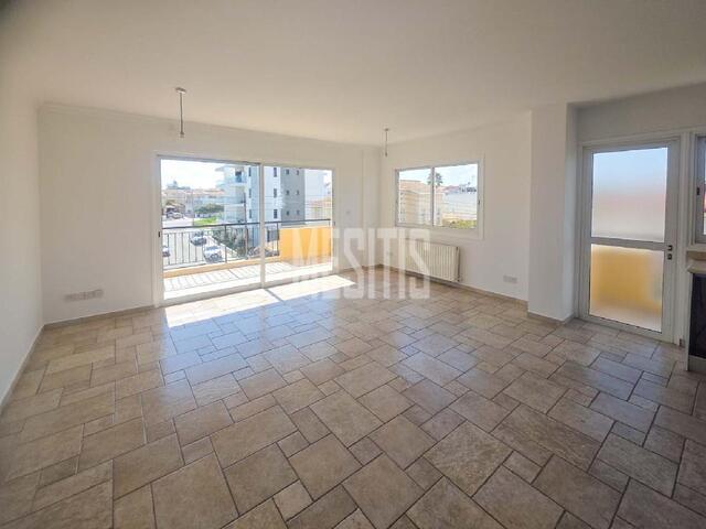 apartment-f3dc503a-4c87-4c2c-bdbc-815183a7236a_Wtr.jpg