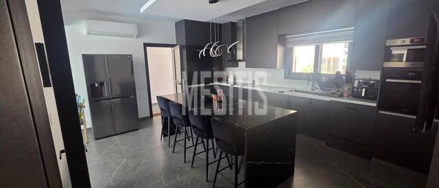 detachedHouse-b22d04b0-f564-425b-b34d-f446a321a6d5_Wtr.jpg