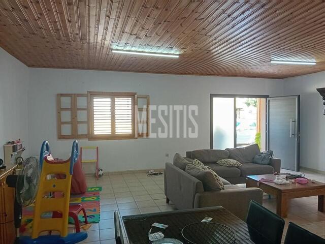 detachedHouse-129a12d3-08a8-4556-a33f-aea153db6e7f_Wtr.jpeg