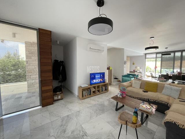 detachedHouse-84944caf-874c-4d69-a2a2-1d97ef3150a9_Wtr.jpeg
